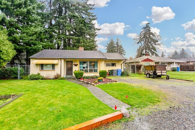 Building Photo - AVAILABLE FOR RENT – Beautiful 4BD / 3BA Home in Tacoma!
