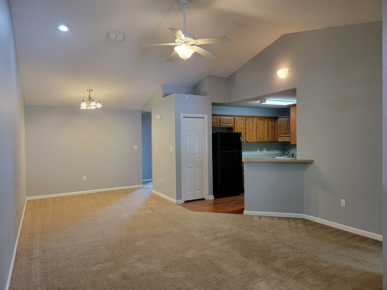 Building Photo - 1659 Quazar Rd