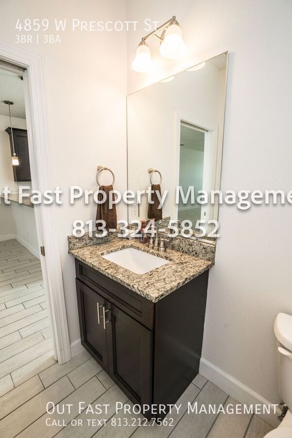 Building Photo - 4859 W Prescott St