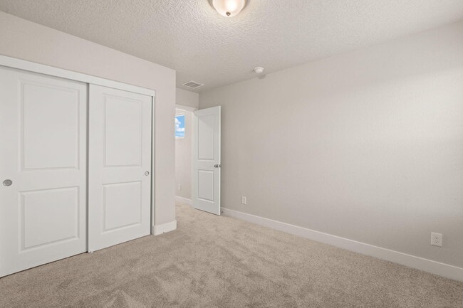 Building Photo - 4022 Silver Springs Road NE