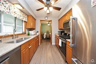 Building Photo - 3839 Sunset Dr