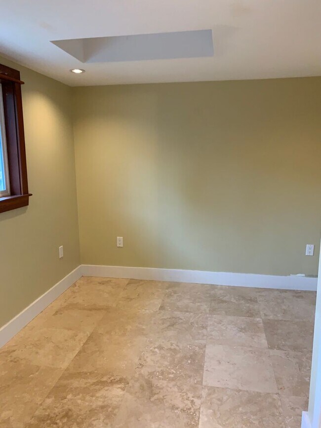 Building Photo - Kailua- Charming 1 bedroom, 1 bathroom cottage 2 blocks from the beach