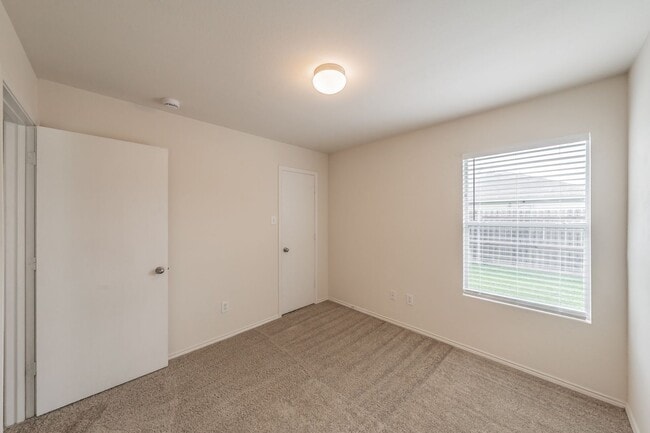 Building Photo - 8864 Valley River Dr