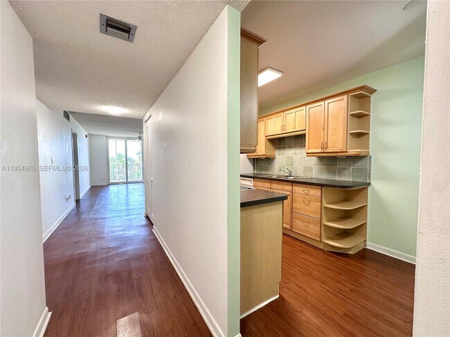 Building Photo - 250 Jacaranda Dr