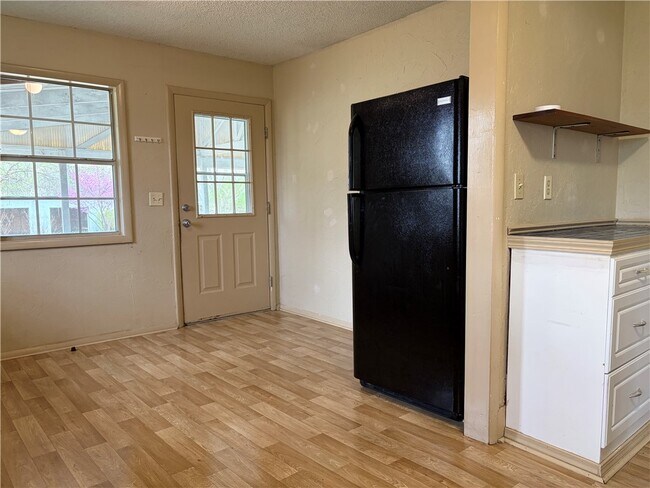 Building Photo - 2255 E Huntsville Rd