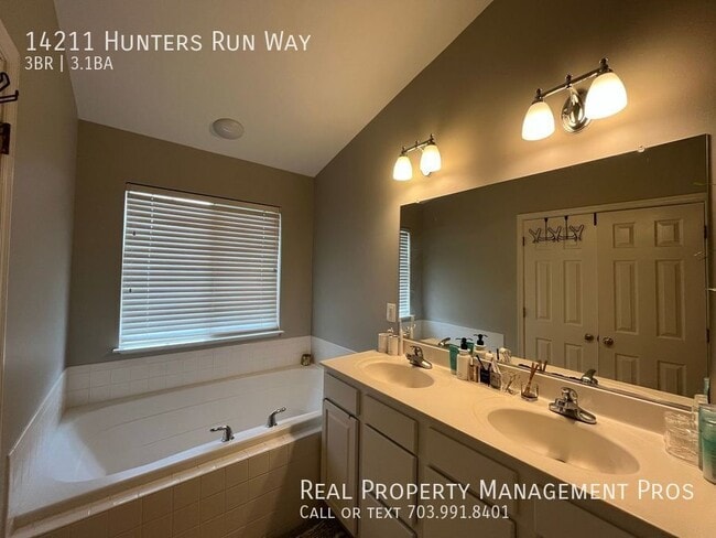 Building Photo - 14211 Hunters Run Way