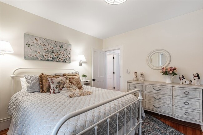 Building Photo - 21 Bedlow Ave