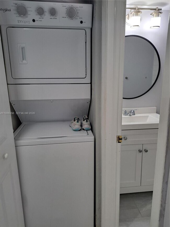 Building Photo - 9708 SW 138th Ave