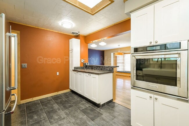 Building Photo - 7095 S Clermont Dr