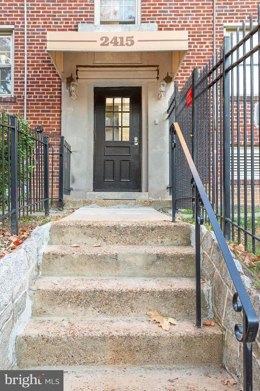 Building Photo - 2415 Ontario Rd NW