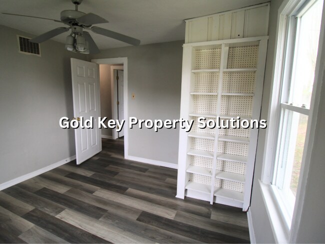 Building Photo - Fully Updated 3 BR 1 BA House with Central Air and Garage (NO SECTION 8)