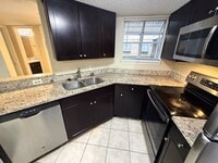 Building Photo - 1916 Lake Atriums Cir