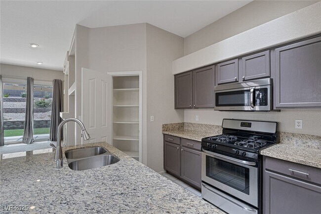 Building Photo - 417 Carlton Kay Pl