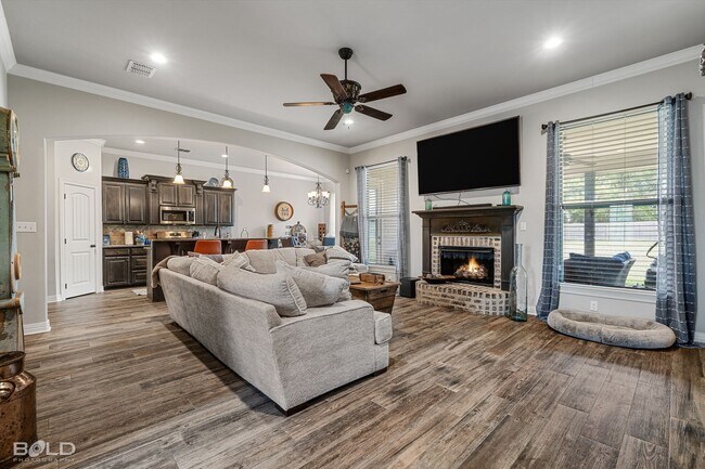 Building Photo - 701 Fir Wood Ln