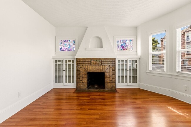 Building Photo - Spacious 3-Bedroom House in Oakland's Meadow Brook