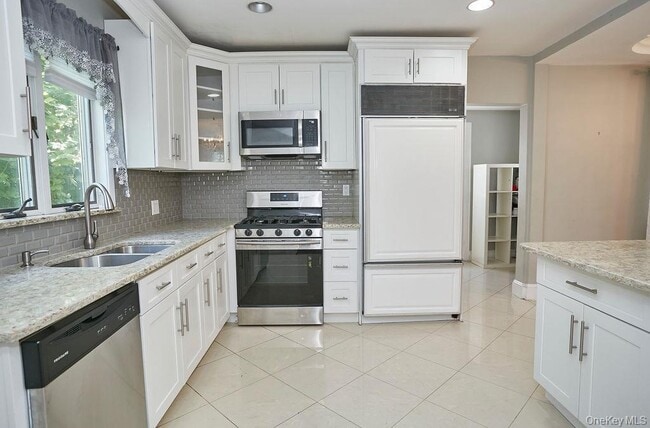 Building Photo - 14 Redbrook Rd