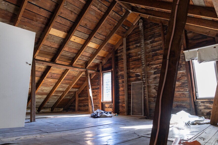 Building Photo - 208 W Carpenter Ave