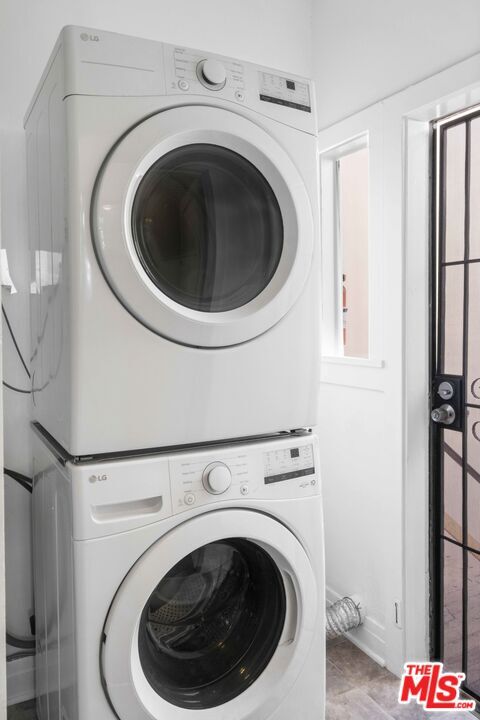 Building Photo - 643 S Detroit St