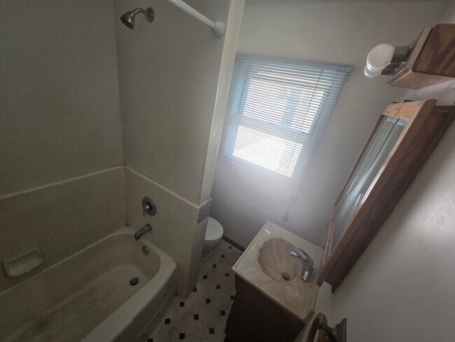 Building Photo - House for Rent in Central Cedar City