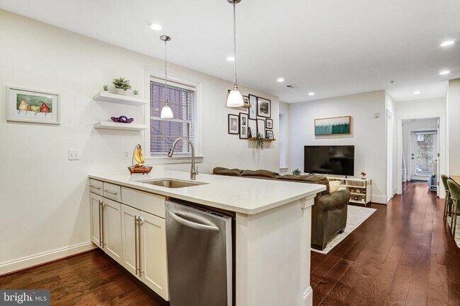 Building Photo - 3937 Davis Pl NW