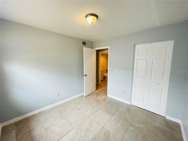 Building Photo - 11014 Knollview Way