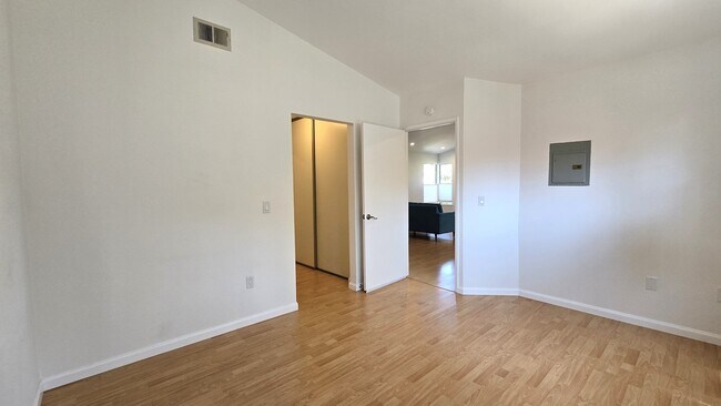 Building Photo - 38715 Huntington Cir