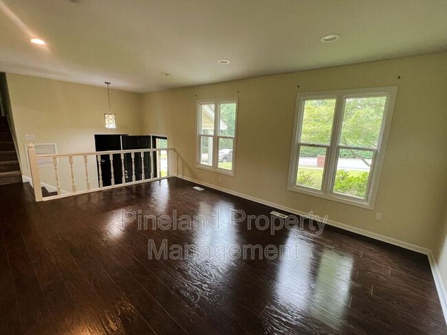 Building Photo - 544 Hilliard Dr