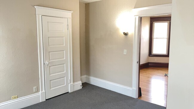 Building Photo - Available NOW!!  3 Bedroom Upper Level Dup...