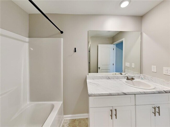 Building Photo - 4903 Heritage Cir