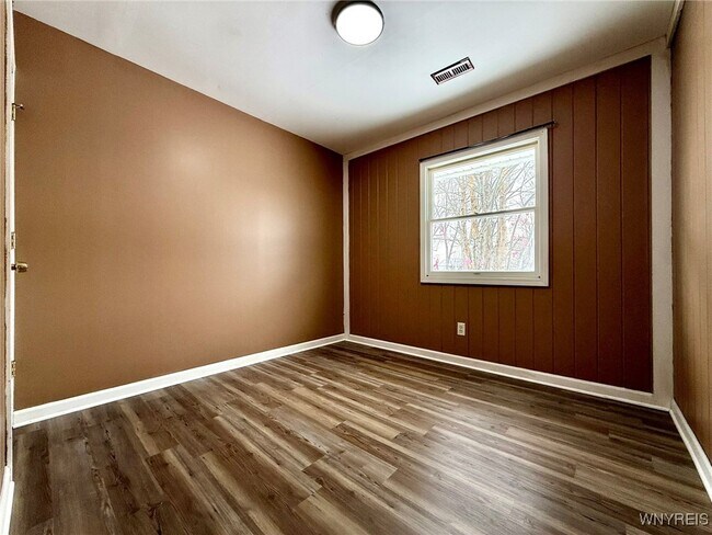 Building Photo - 52 Carol Ln