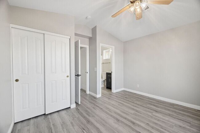 Building Photo - 1057 S Jamaica Way