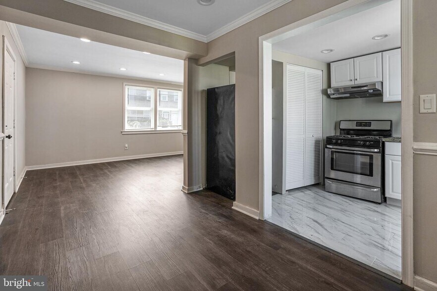 Building Photo - 3815 28th Ave