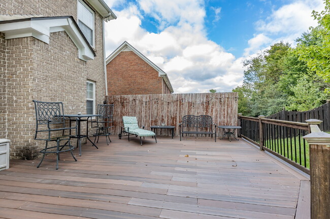 Building Photo - Spacious Spring Hill Rental in Sought-After Wades Grove Community