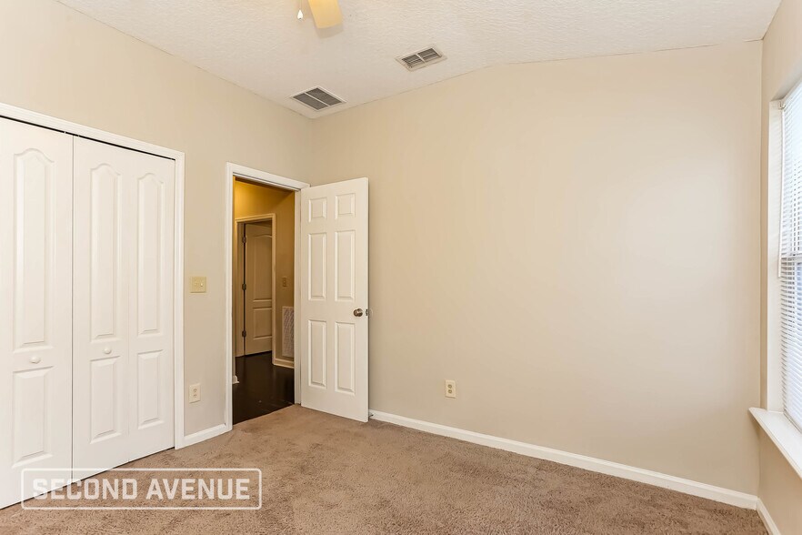 Building Photo - 876 Bonaparte Landing Ct
