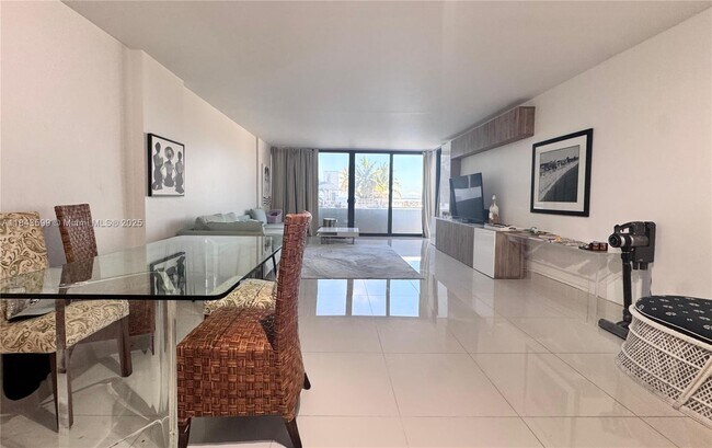 Building Photo - 2201 S Ocean Dr