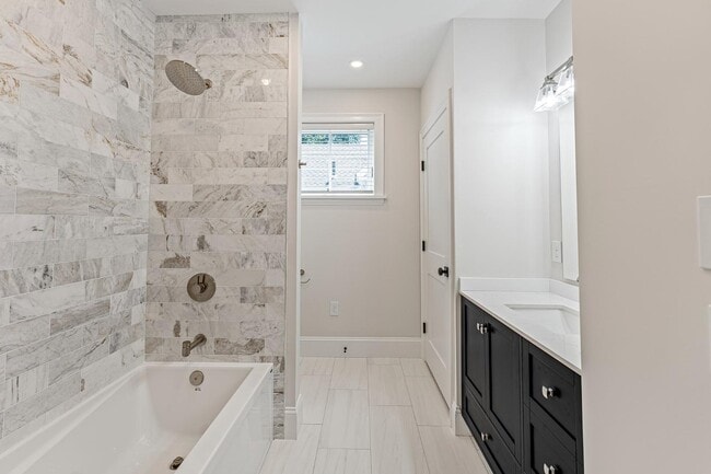 Building Photo - 48-50 Water st - Unit 2