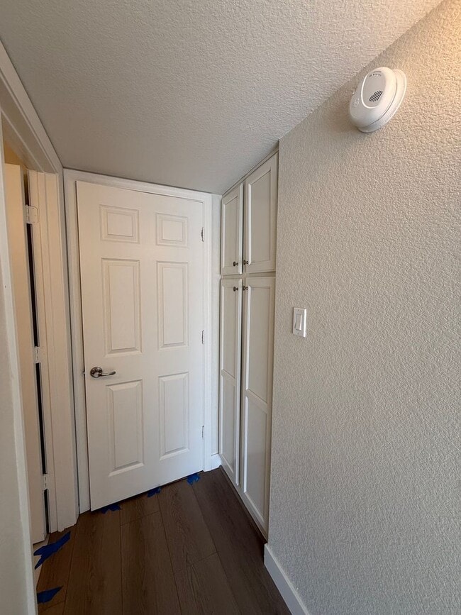 Building Photo - Tatum and Shea - Fully Remodeled Gated Condo that overlooks pool!