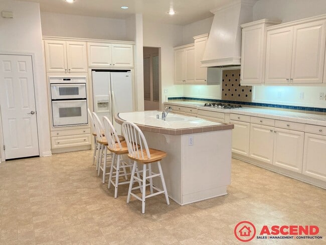Building Photo - Amazing Home Located in Gated Community!