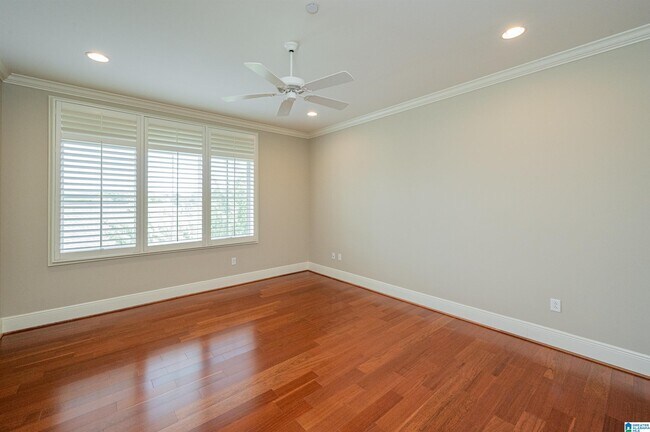 Building Photo - 350 19th St S