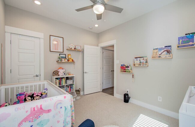 Building Photo - 1221 W Tidwell Rd