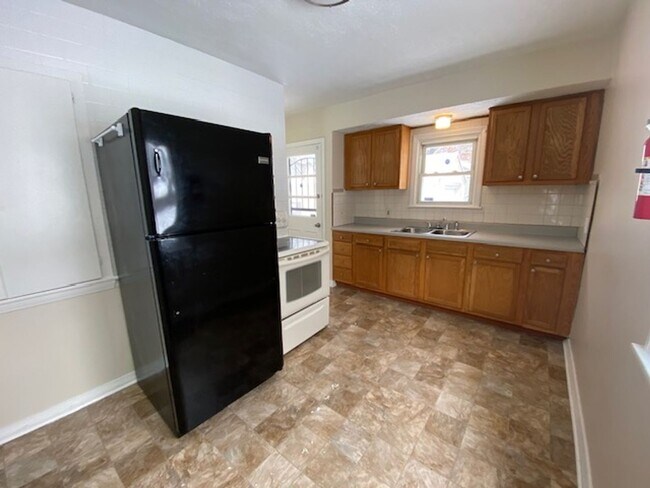 Building Photo - Cozy West Akron Ranch w/ Finished Basement & Garage