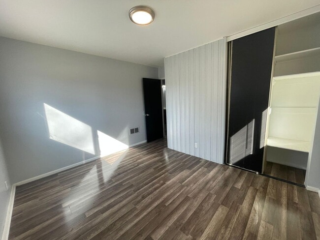 Building Photo - 3421 Elmhurst Dr