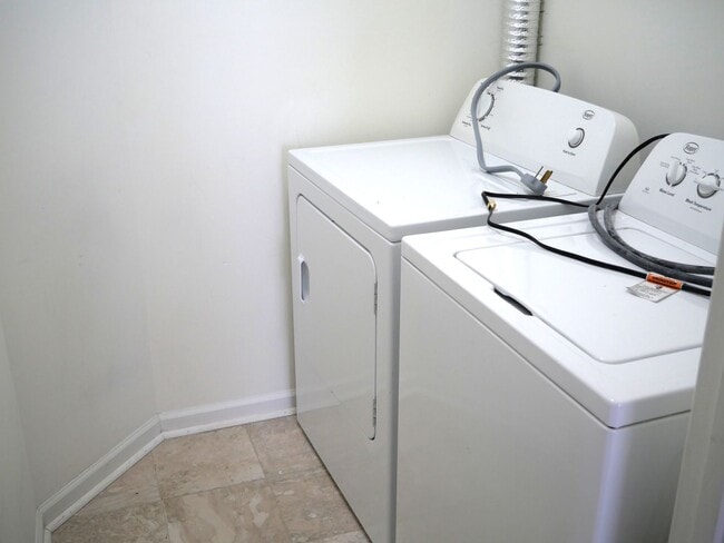 Building Photo - 113 Amelia Ct