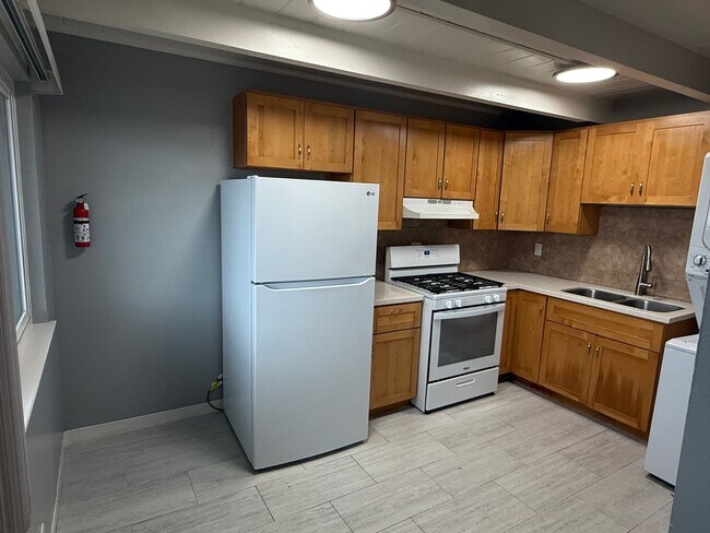 Building Photo - 5300 School St