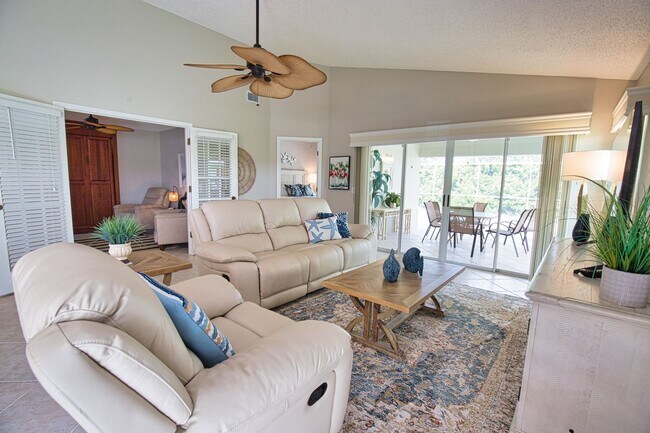 Building Photo - Seasonal Short-Term 2 Bed 2 Bath Heated Pool Villa with a Den in Harrington Lakes at Planation Go...