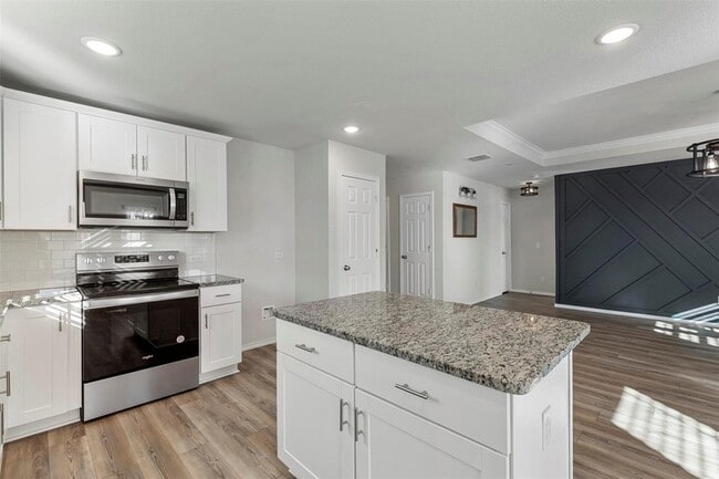 Building Photo - 10121 Wyseby Rd