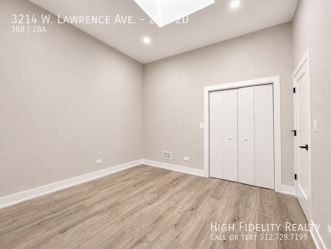 Building Photo - 3214 W Lawrence Ave