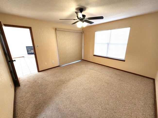 Building Photo - 2050 Pinecone Way