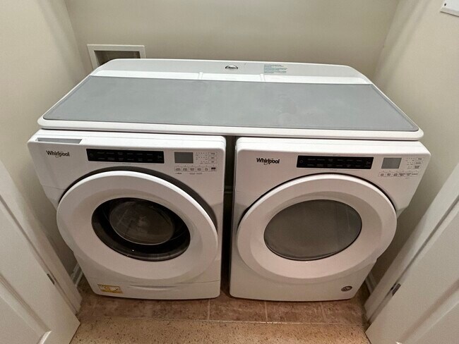 Building Photo - 1070 Drayton Ct