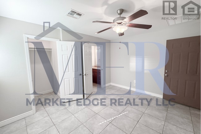 Building Photo - 5Bed/5Bath House at University Dr/Priest Dr! Move-In Ready on 05/07/2026! - 4 CAR CARPORT! NO HOA!